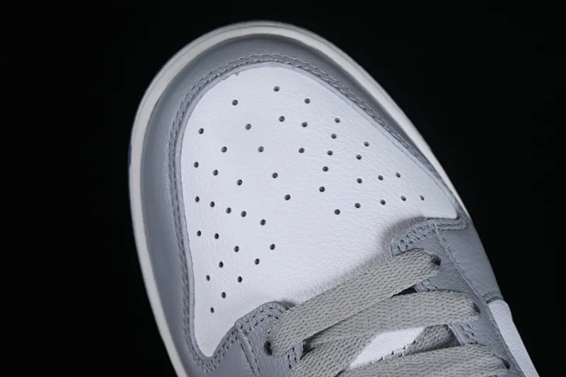 All Categories Nk SB Dunk Series Nk SB Dunk Low Low-top sneakers Nk Dunk Low "Light Carbon"​ Simple gray and white SB low-top casual sneakers FJ4188-100